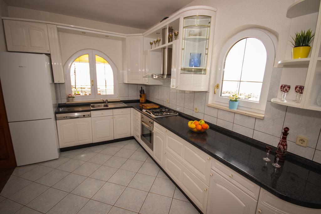 Apartmani Kristijan Jesenice  Exterior photo
