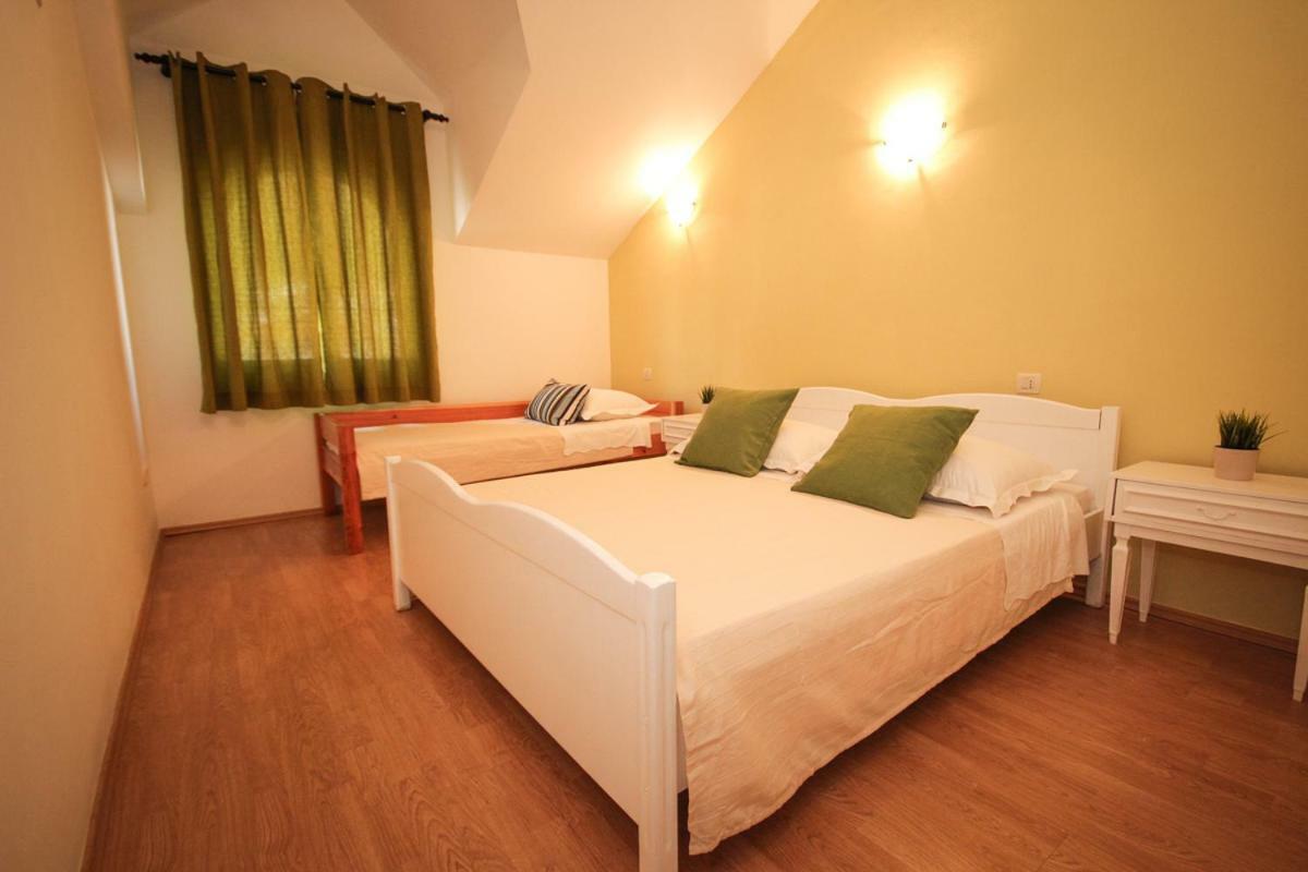 Apartmani Kristijan Jesenice  Exterior photo